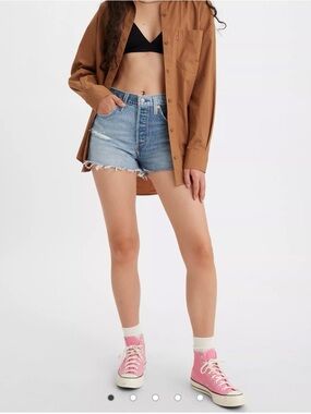 NWOT 501 Two-tone Levi's Light Blue High-Rise Distressed women’s Denim Shorts